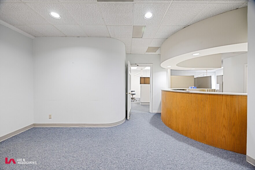 More Photos Of 1776 Old Spring House Ln, Dunwoody Medical For Lease