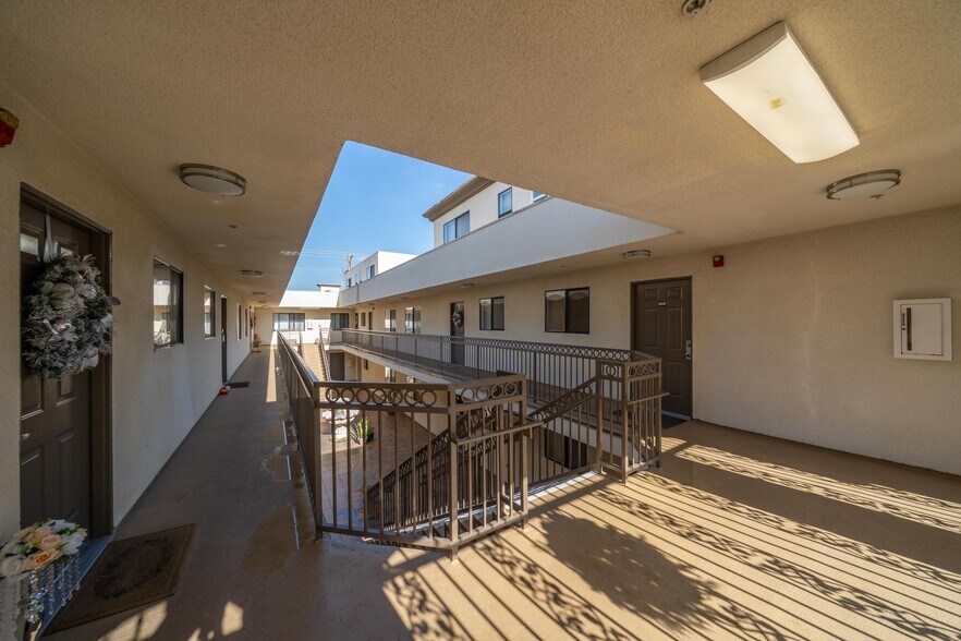 More Photos Of 17115 Chatsworth St, Granada Hills Apartments For Sale