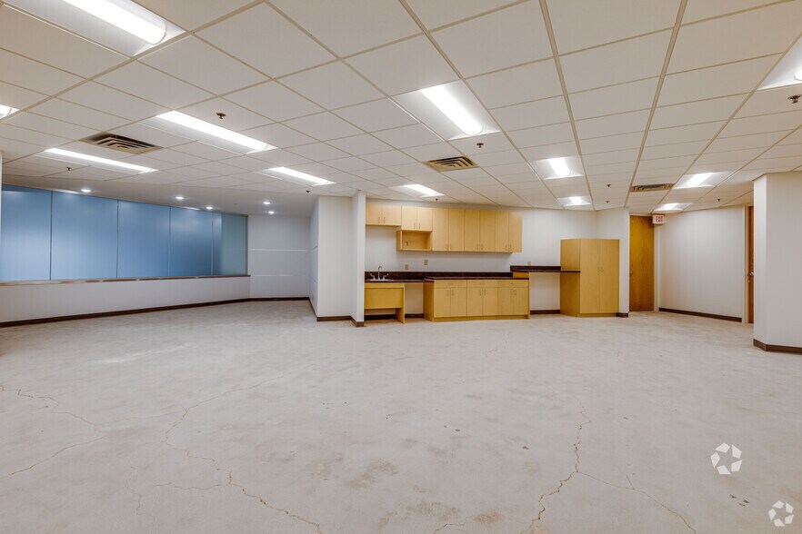 More Photos Of 1300 NE Godward St, Minneapolis Office For Lease