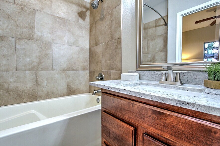 More Photos Of 401 E Pearl St, Granbury Apartments For Sale