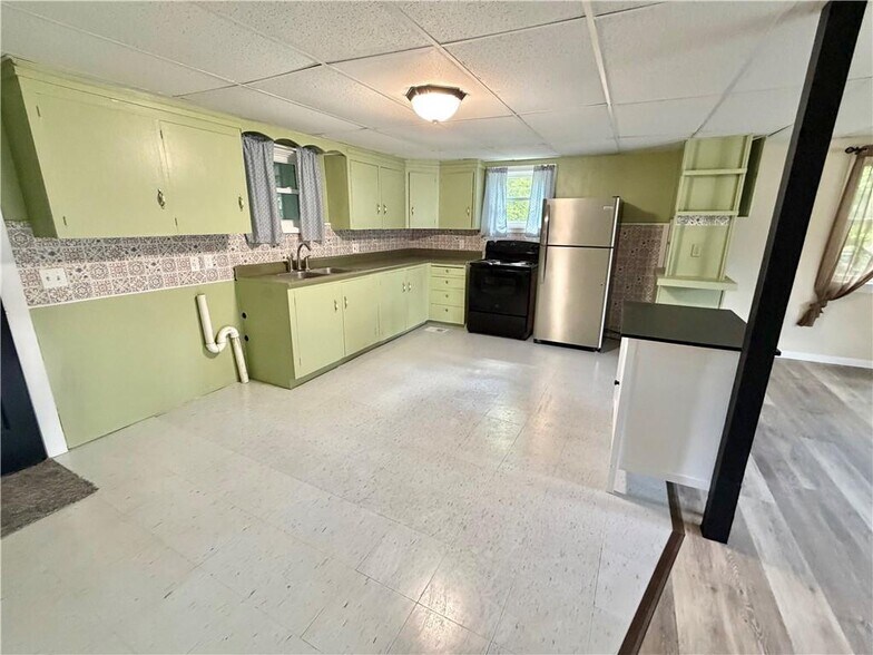 More Photos Of 35 Eaton Ave, Norwich Apartments For Sale