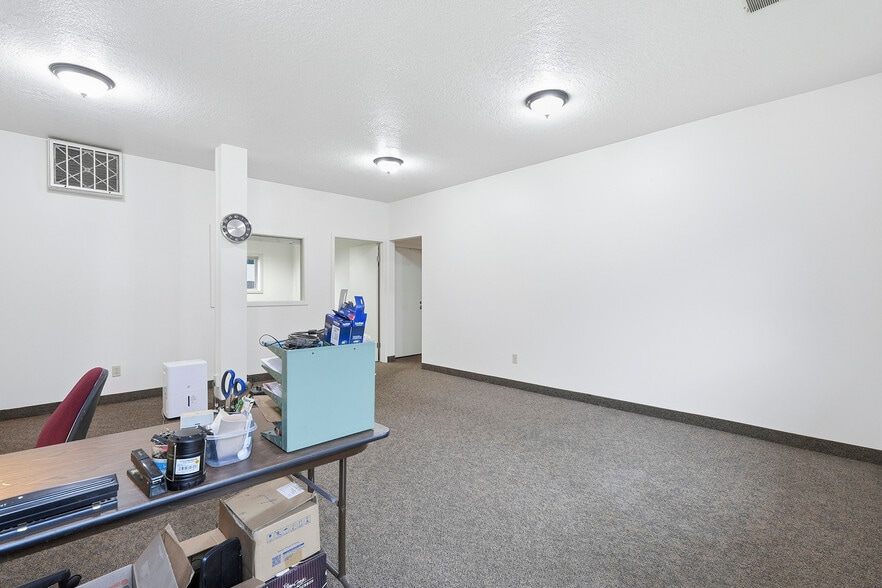 More Photos Of 3004 SE 50th Ave, Portland Office For Sale