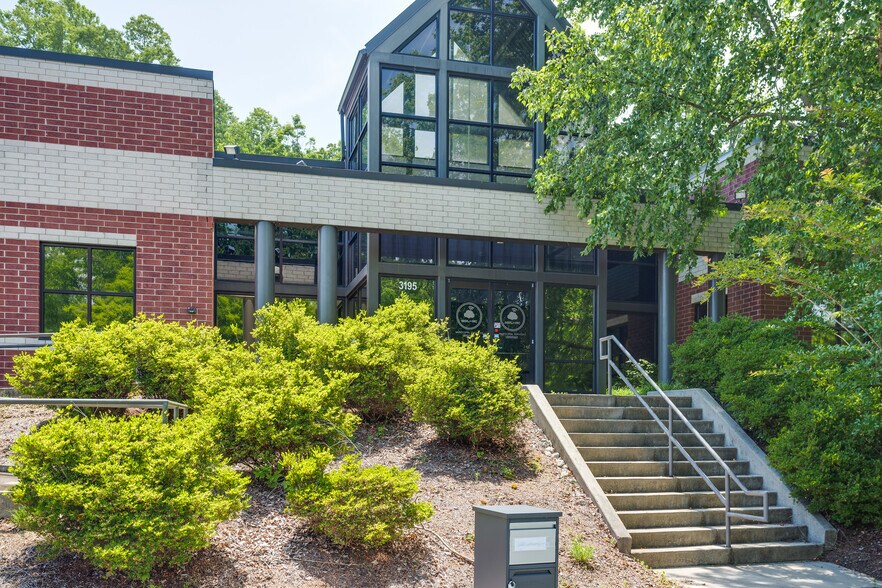 More Photos Of 3195 Centre Park Blvd, Winston-Salem Manufacturing For Sale