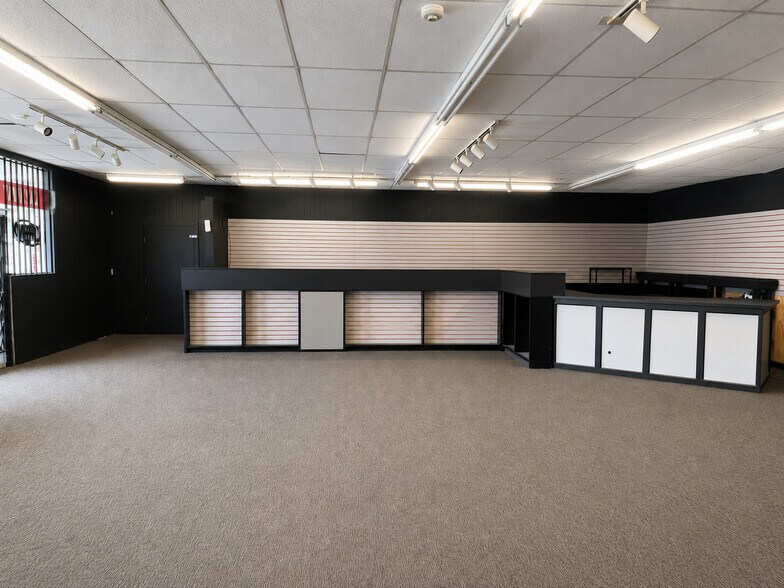 More Photos Of 1 E Montgomery Cross Rd, Savannah Storefront Retail Office For Lease