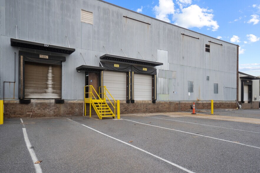 More Photos Of 207 20th St SE, Hickory Warehouse For Sale