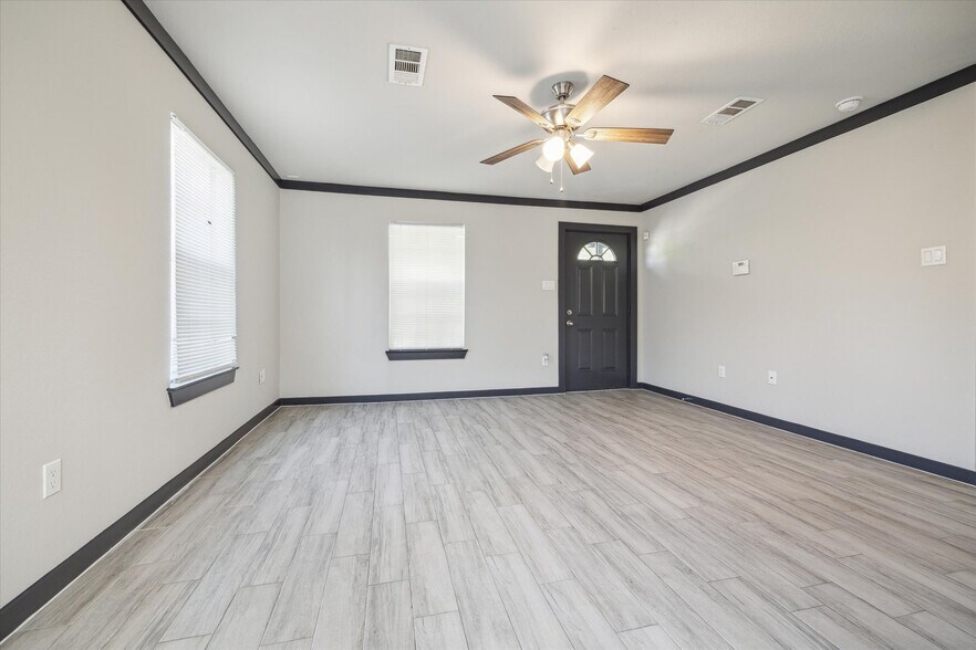More Photos Of 4610 Denmark St, Houston Multifamily For Sale