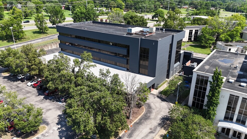 More Photos Of 3055 Lebanon Pike, Nashville Office For Lease