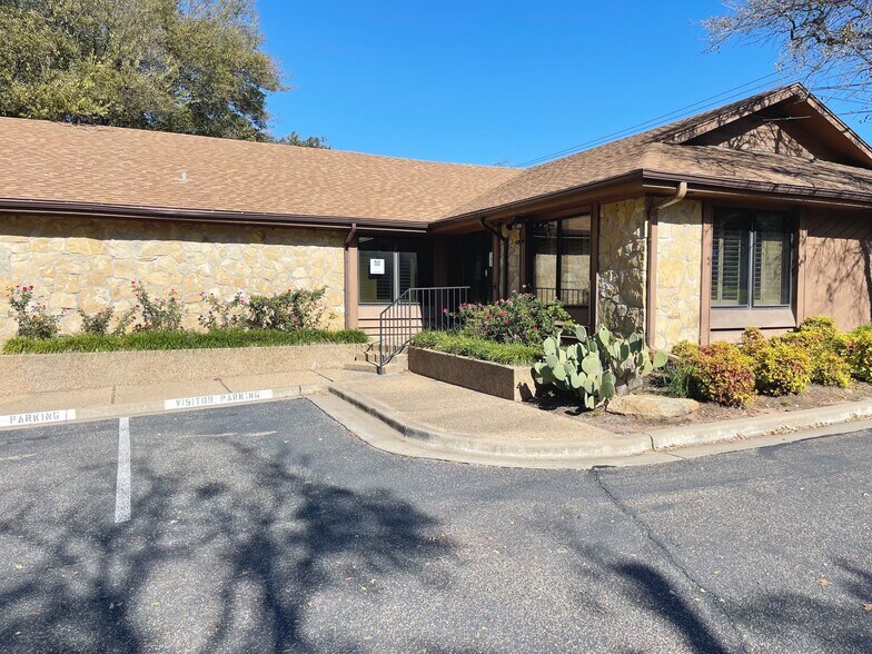 More Photos Of 4547 Lake Shore Dr, Waco Office For Sale