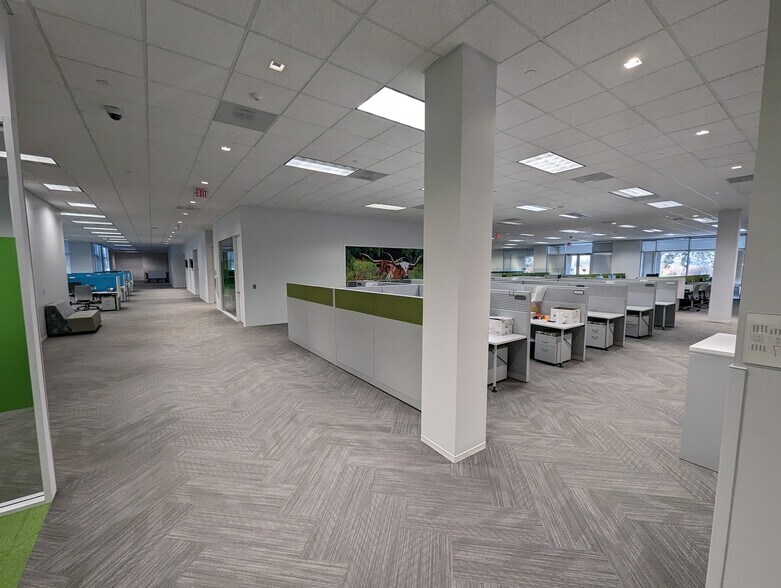 More Photos Of 11410 Greens Crossing Blvd, Houston Light Manufacturing For Sale