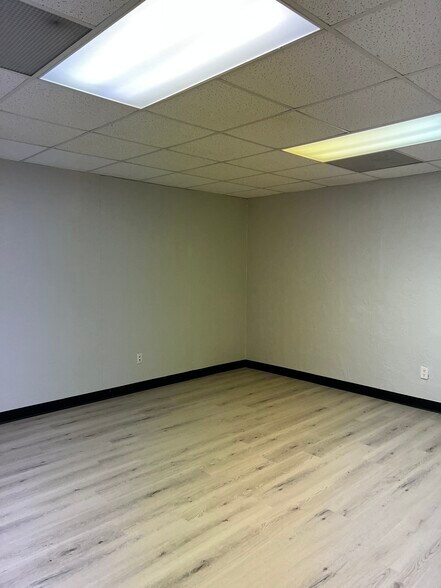 More Photos Of 529 Greene Ave, Green Bay Office For Lease