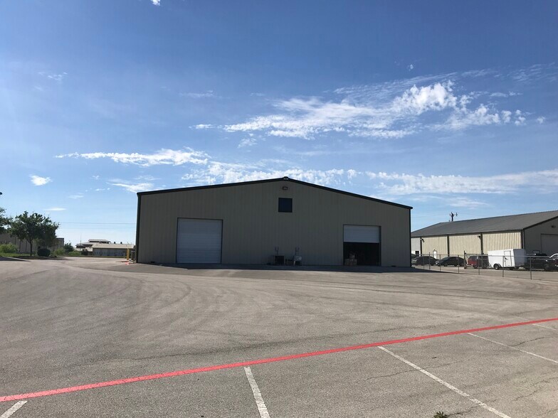 More Photos Of 9476 Corporate Dr, Selma Warehouse For Lease