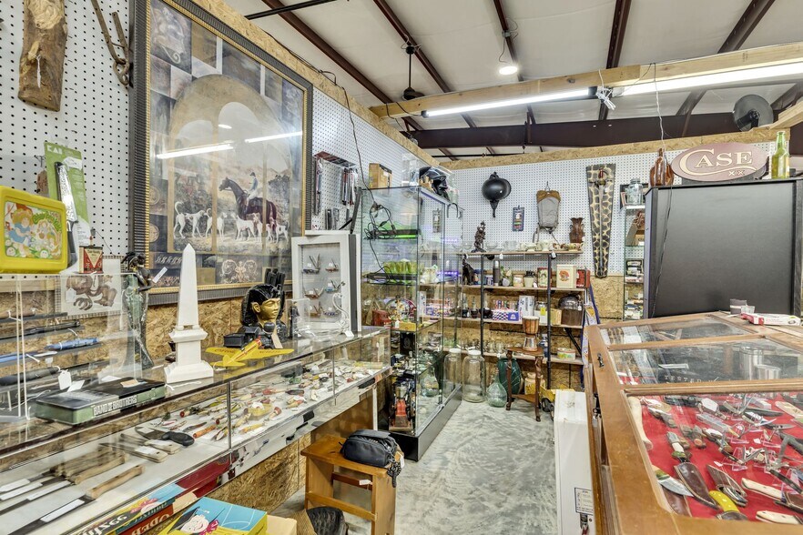 More Photos Of 2120 Old Highway 431 S, Greenbrier Freestanding For Sale