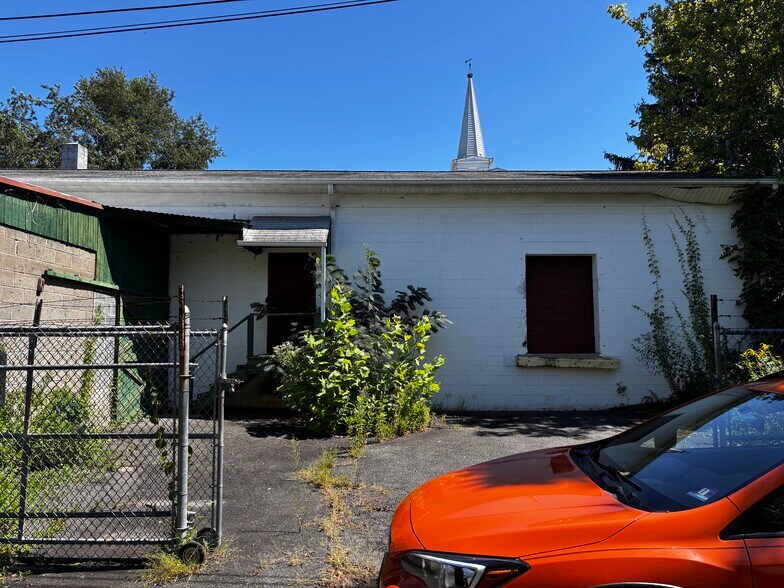 More Photos Of 7 Coryell St, Lambertville Freestanding For Lease