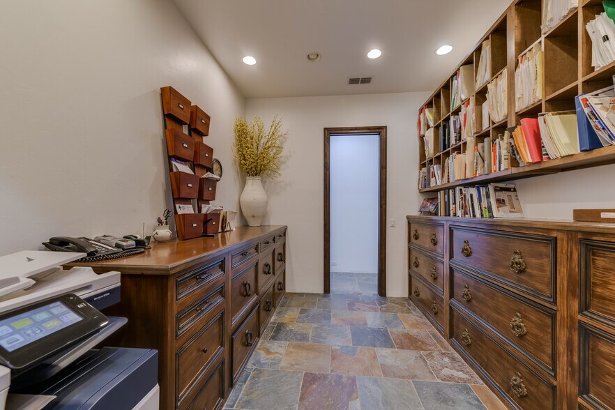 More Photos Of 1703 Highway 35 S, Rockport Office Residential For Lease