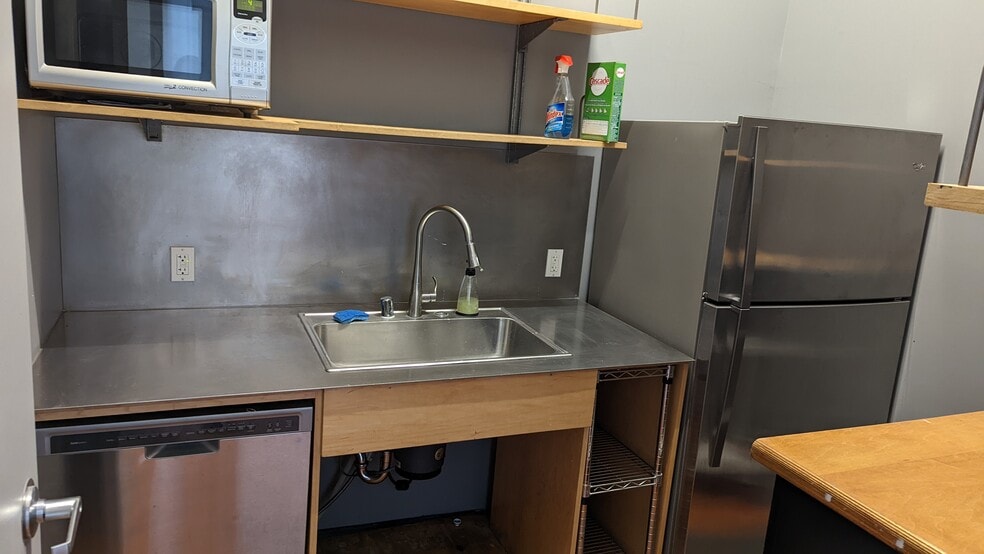 More Photos Of 1011-1013 Market St, San Francisco Storefront Retail Office For Lease