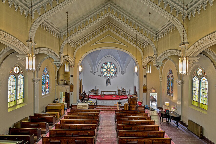 More Photos Of 129 Russell St, Brooklyn Religious Facility For Sale