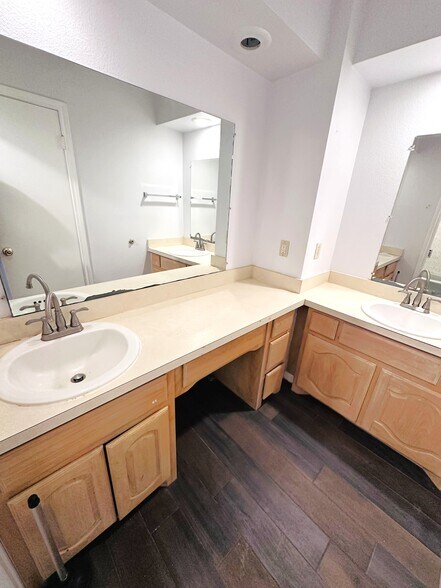 More Photos Of 722 E Wheatland Rd, Duncanville Office For Sale