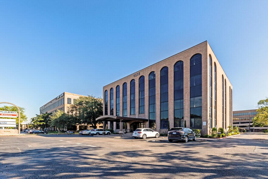 More Photos Of 9235 Katy Fwy, Houston Office For Lease