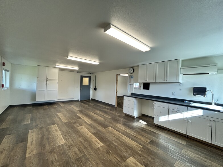 More Photos Of 1065 Tefft St, Corvallis Office For Lease