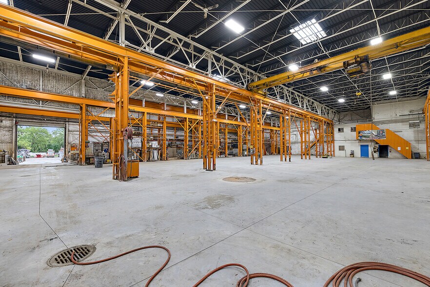 More Photos Of 451 E Wilson Ave, Pontiac Warehouse For Sale