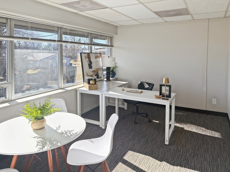 More Photos Of 15620-15648 Manchester Rd, Ellisville Coworking Space