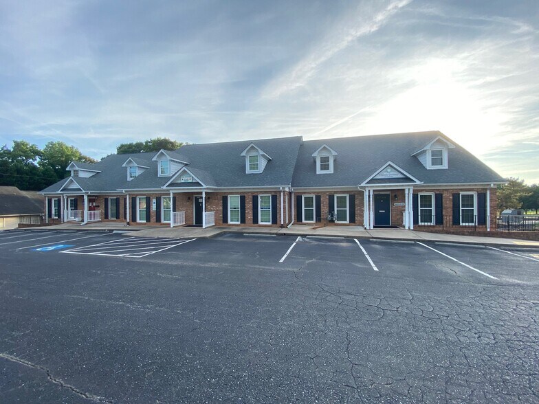 More Photos Of 825 Majestic Ct, Gastonia Medical For Lease