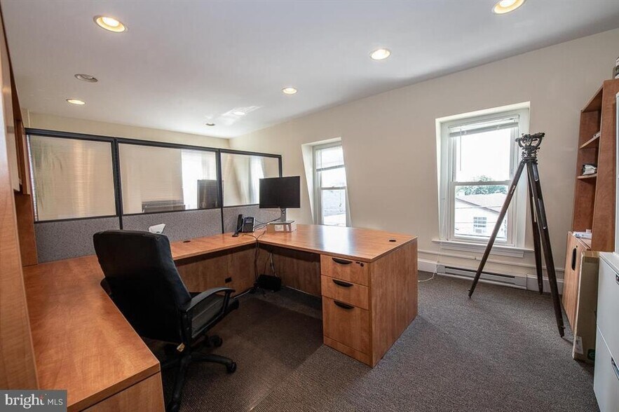 More Photos Of 116 E King St, Malvern Office For Lease