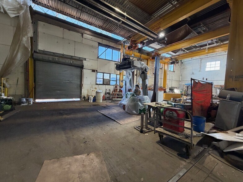 More Photos Of 55 Industrial Cir, Lincoln Distribution For Lease