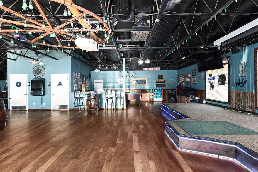 More Photos Of 7126 Skyway, Paradise Storefront Retail Office For Sale