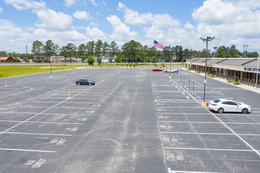 More Photos Of I-75 @ I-75 & U.S. 90, Lake City Unknown For Lease