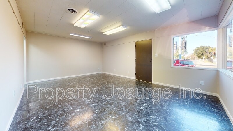 More Photos Of 1901 Railroad Ave, Pittsburg Office For Lease