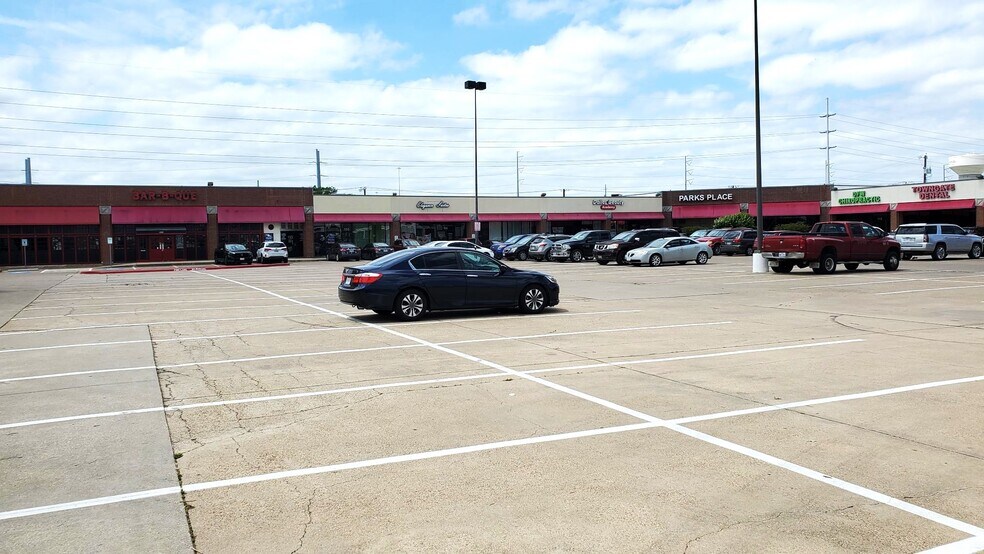More Photos Of 2121 Northwest Hwy, Garland Unknown For Lease