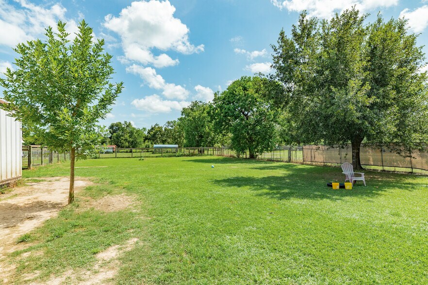 More Photos Of 2230 Nancy St, Alvin Specialty For Sale