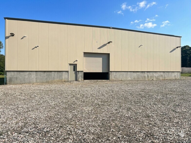 More Photos Of 22 Frontage Rd, Westerly Warehouse For Lease