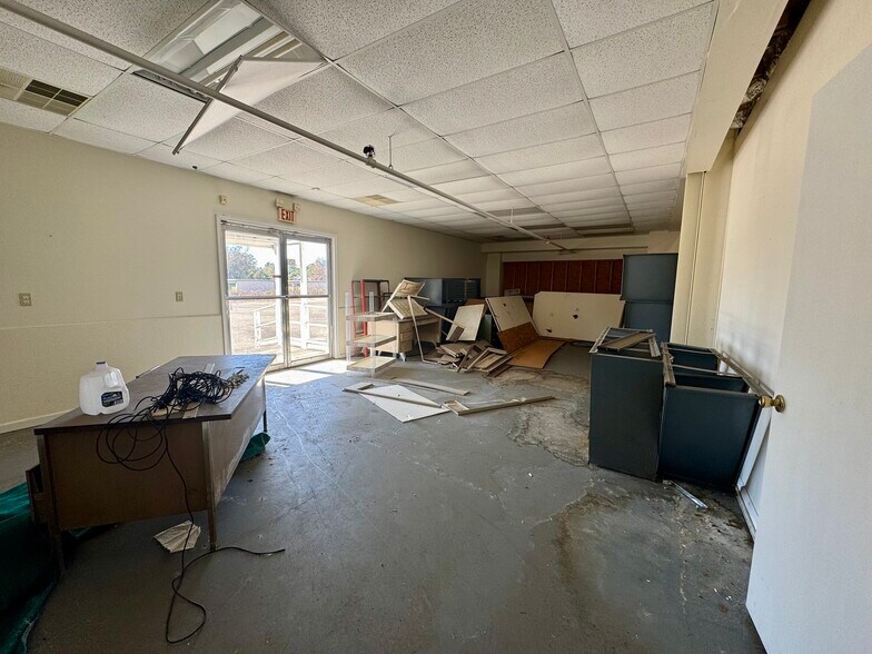 More Photos Of 435 Georgetown hwy, Johnsonville Self Storage For Sale