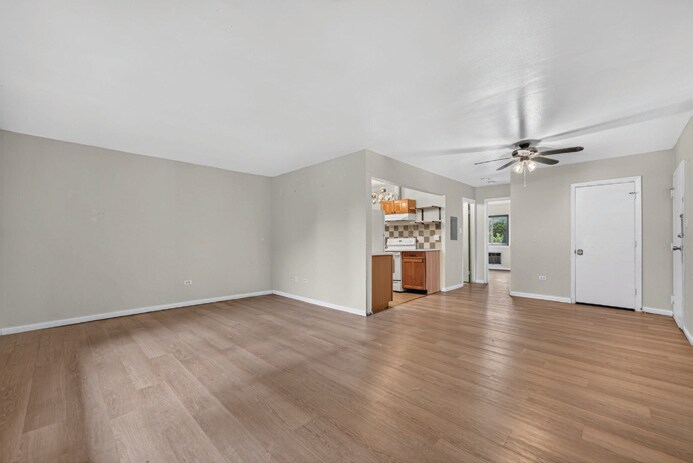 More Photos Of 450 Perrie Dr, Elk Grove Village Apartments For Sale