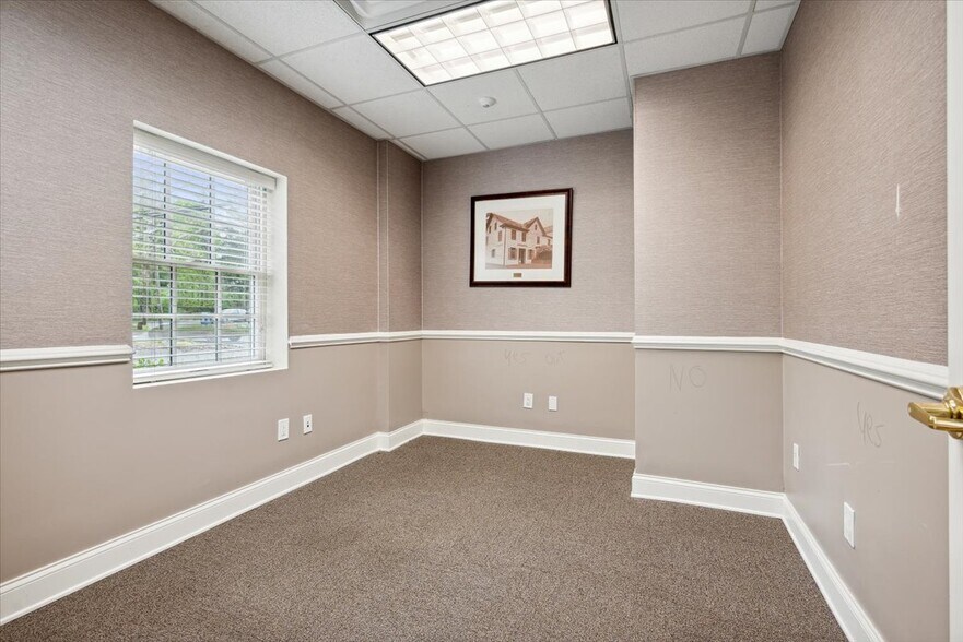 More Photos Of 55 Stirling Rd, Watchung Office For Lease