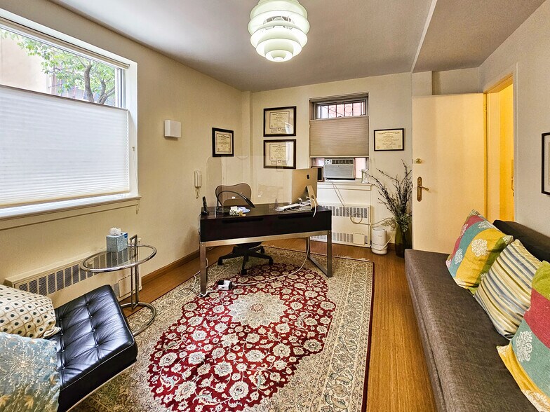 More Photos Of 936 Fifth Ave, New York Apartments For Sale