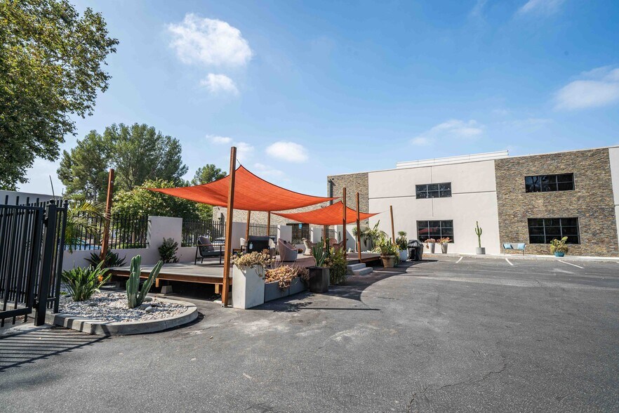 More Photos Of 2001 Saturn St, Monterey Park Light Distribution For Sale