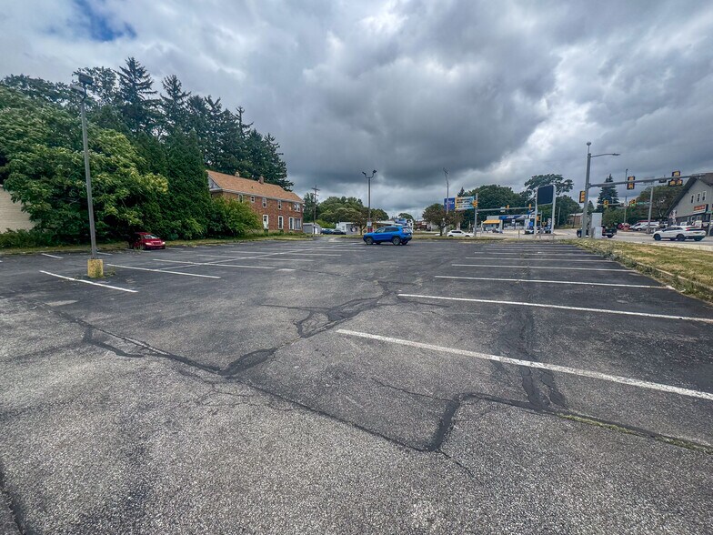 More Photos Of 2715 Parade St, Erie Drugstore For Lease