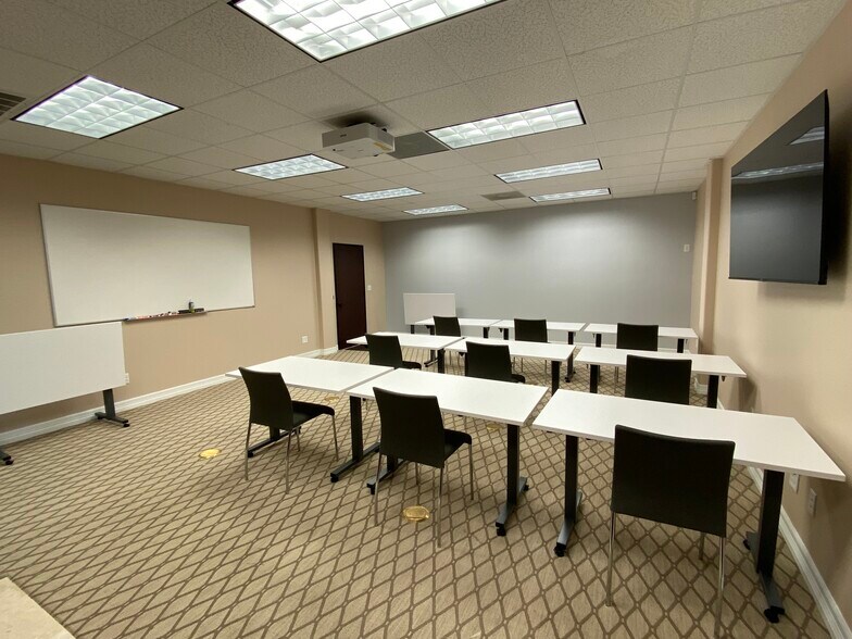 More Photos Of 96 Beach Walk Blvd, Conroe Office For Lease