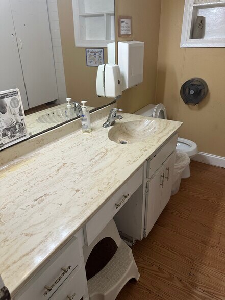 More Photos Of 408 75th St NW, Bradenton Medical For Sale