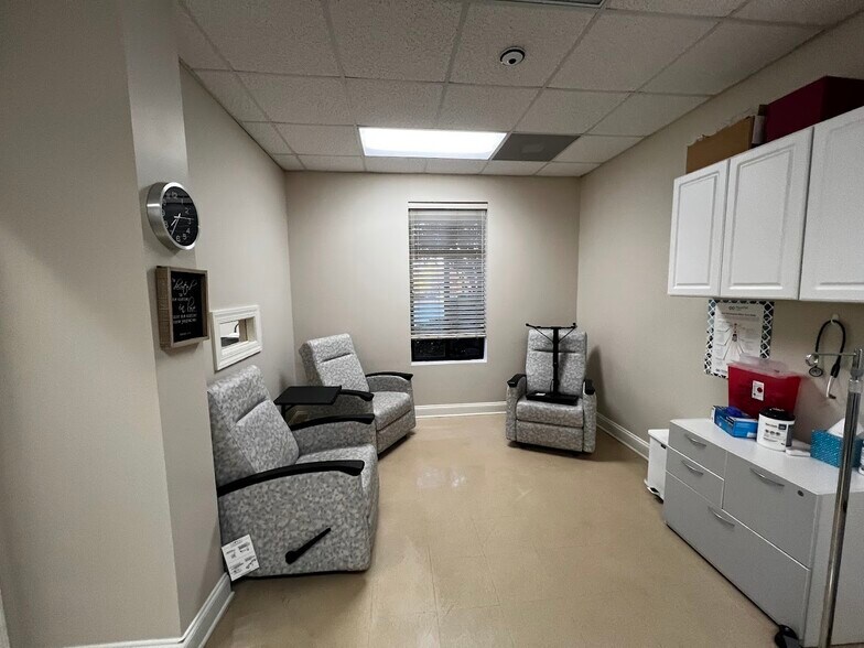 More Photos Of 1258 Mann Dr, Matthews Medical For Sale