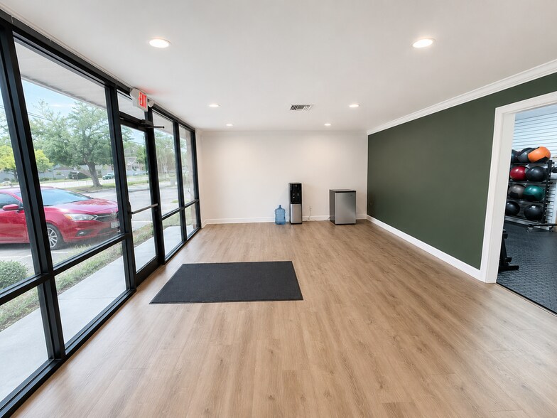 More Photos Of 705 Live Oak St, Tarpon Springs Warehouse For Lease