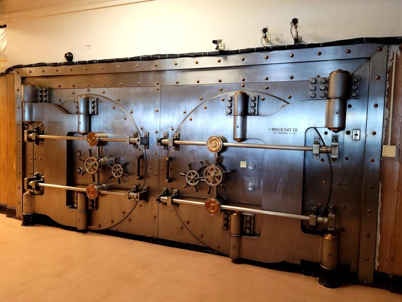 More Photos Of 1110 W 35th St, Chicago Office For Sale