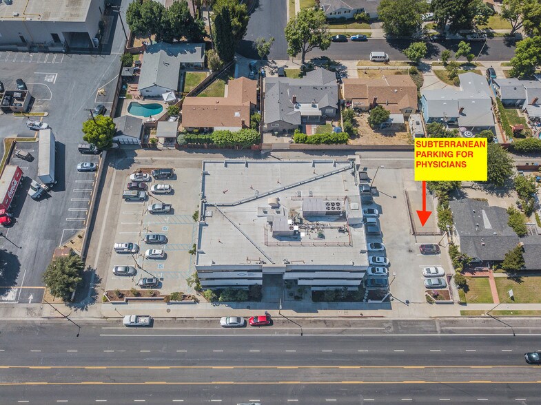 More Photos Of 22110 Roscoe Blvd, Canoga Park Medical For Lease