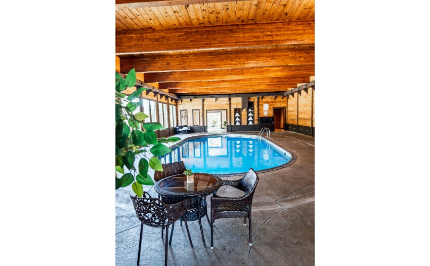 More Photos Of 855 N 5th St, Custer Hotel For Sale