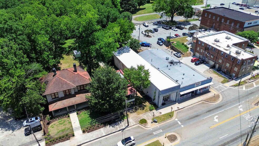 More Photos Of 38 Sycamore St, Jefferson Office For Sale