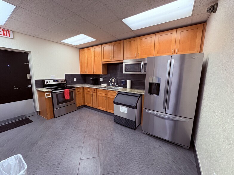More Photos Of 1201 S Highland Ave, Clearwater Medical For Lease