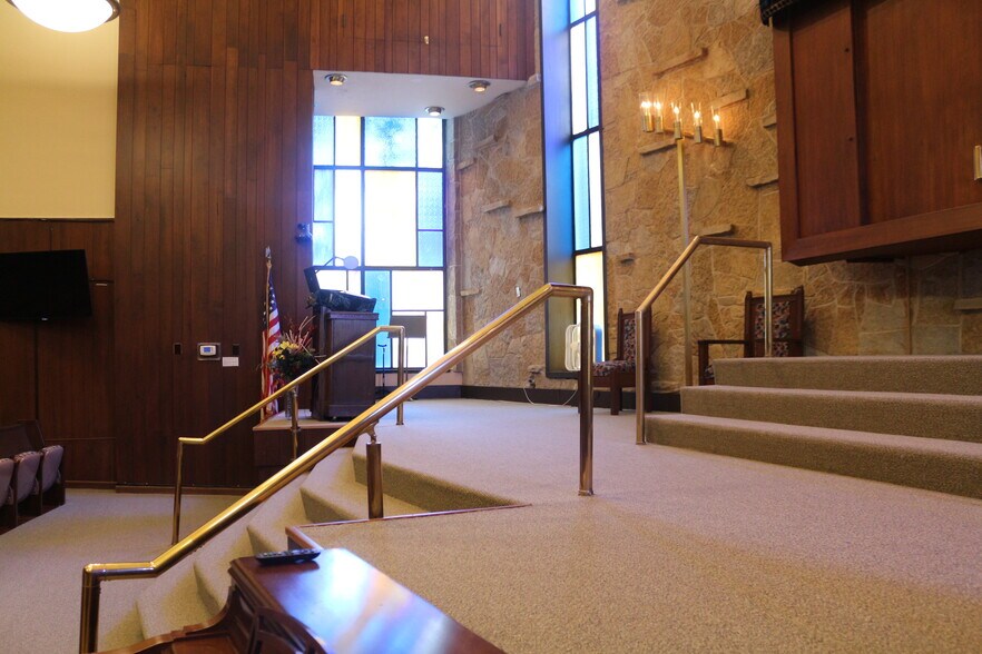 More Photos Of 1140 Governor St, Springfield Religious Facility For Sale